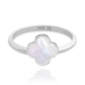 MINET Strieborný prsteň ďatelinka s bielou perlou veľkosť 54